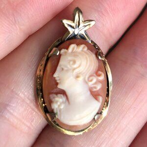 Vintage Cameo Pendant w 4 Prongs Gold Metal Setting Size OS